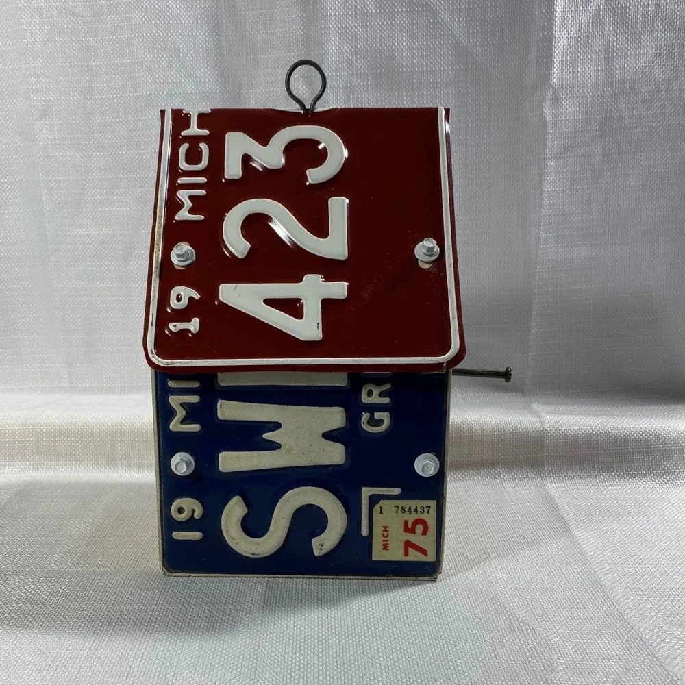 Handmade Vintage Michigan License Plate Birdhouse Cedar Wood Rustic Garden 1969